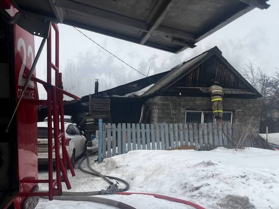 Сегодня в Приволжском районе огнем был объят дом на площади 60 квадратных метров