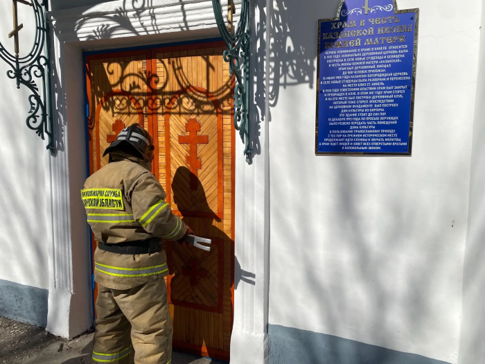 Наши специалисты продолжают проводить инструктажи в храмах и церквях перед празднованием Воскресения Христова