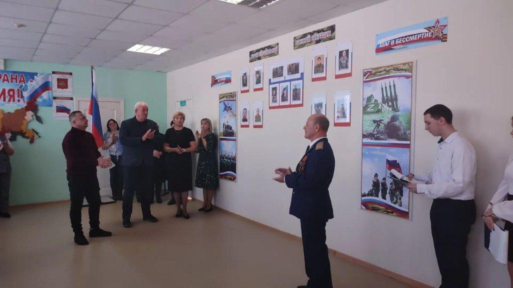 Открытие мемориального стенда состоялось в одном из общеобразовательных учреждений Красноармейского района