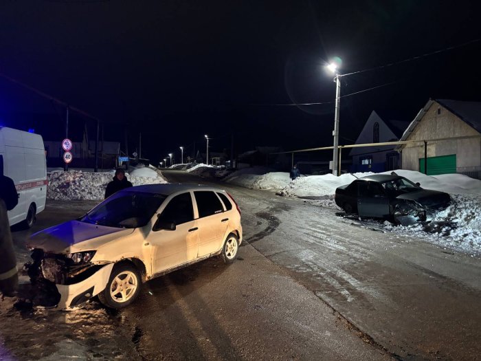 Дорожно-транспортное происшествие с участием двух автомобилей в селе Камышла