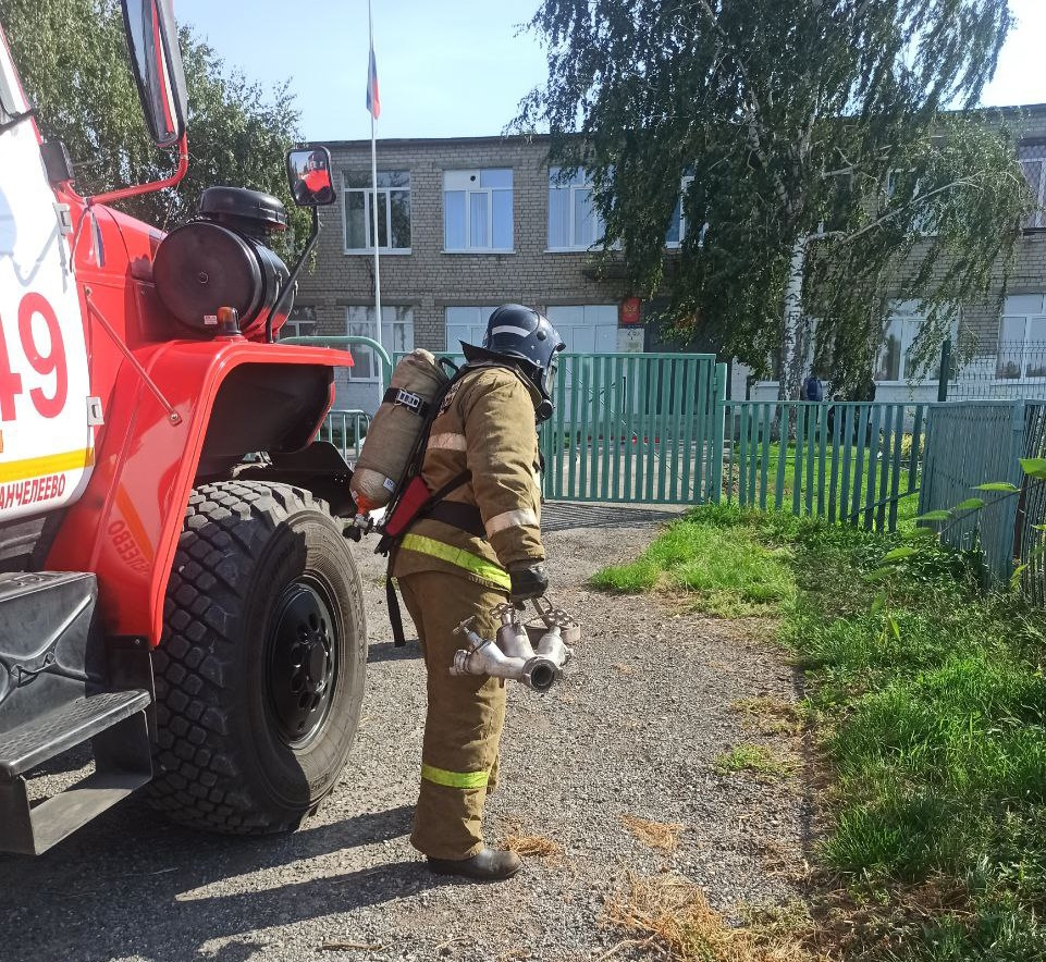 В преддверии нового учебного года на объектах образования проходят пожарно-тактические занятия  В преддверии нового учебного года на объектах образования проходят пожарно-тактические занятия