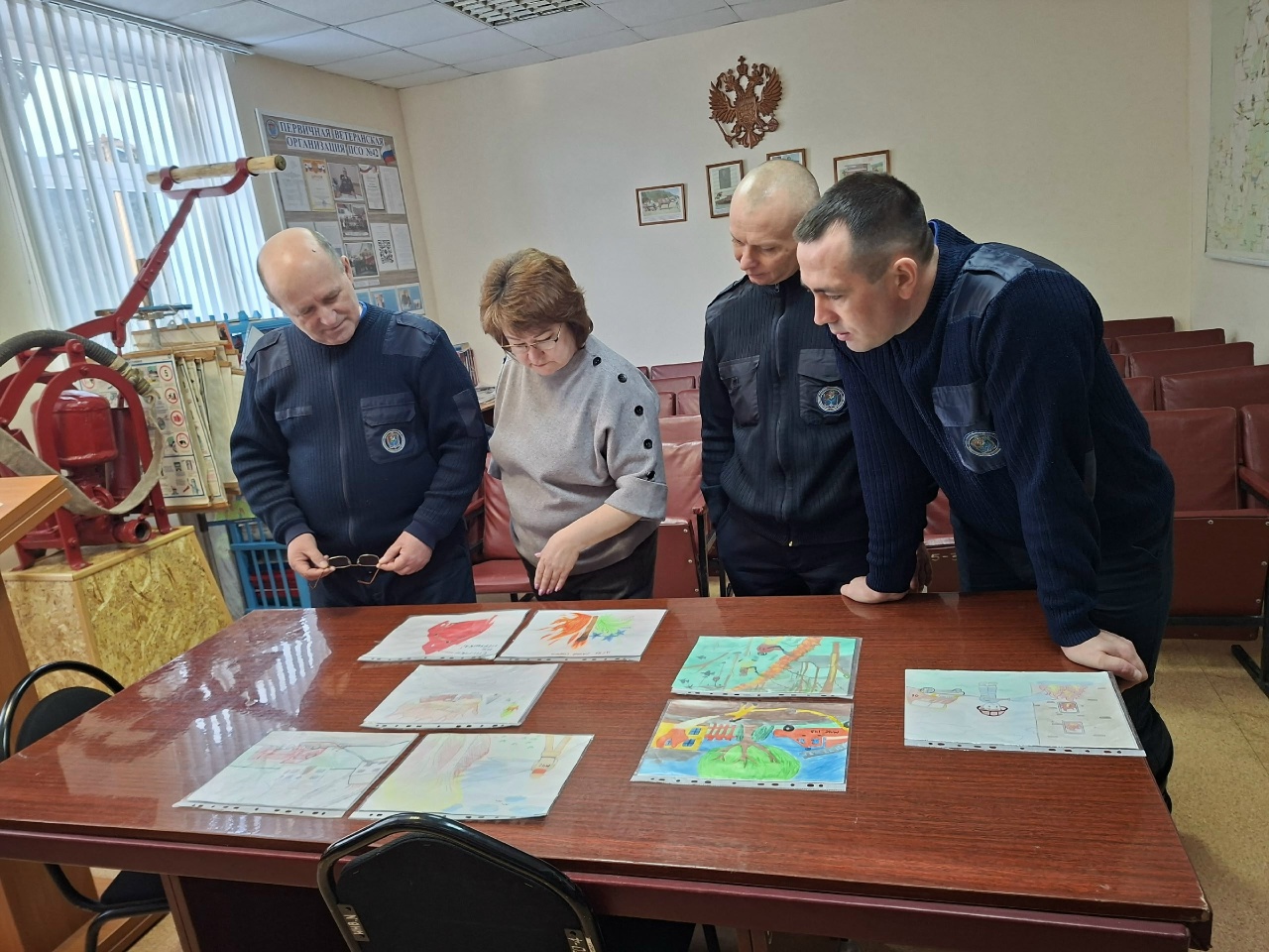 Первый этап регионального конкурса детского рисунка «Мои родители работают в пожарно‑спасательном подразделении» успешно прошёл и в пожарно‑спасательном отряде № 42