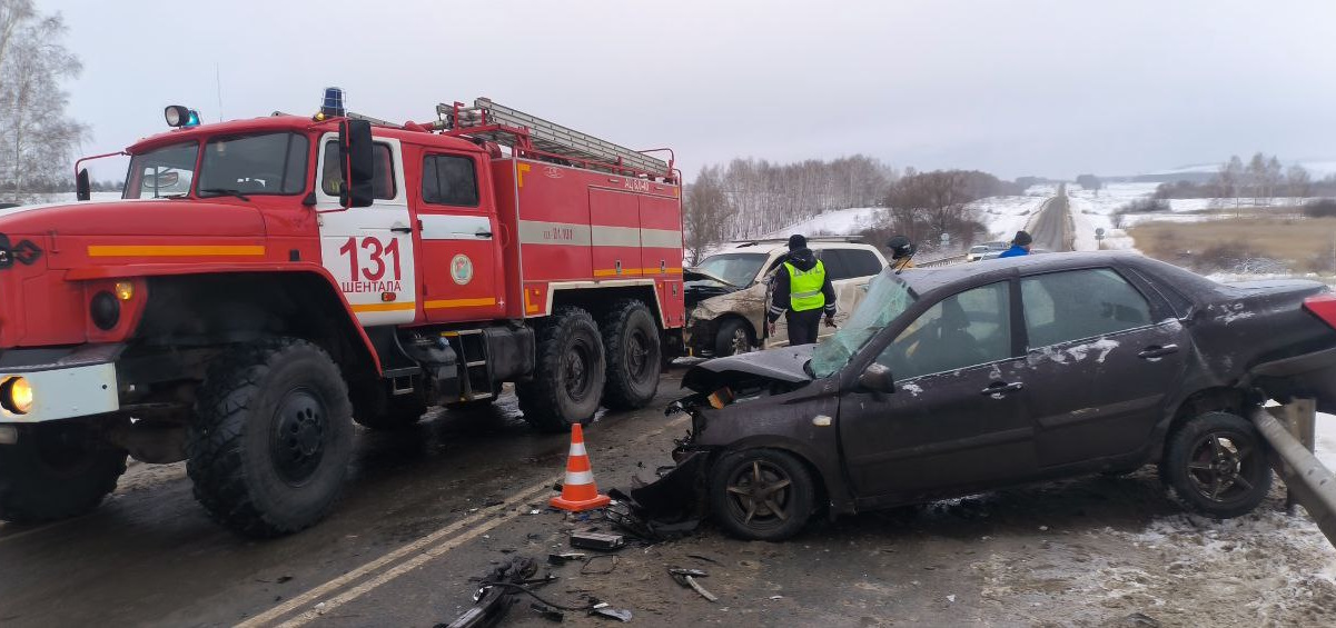 В Шенталинском районе специалисты пожарно-спасательной части № 131 работали на месте автоаварии