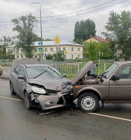 Лобовое столкновение двух автомобилей в Красноармейском районе