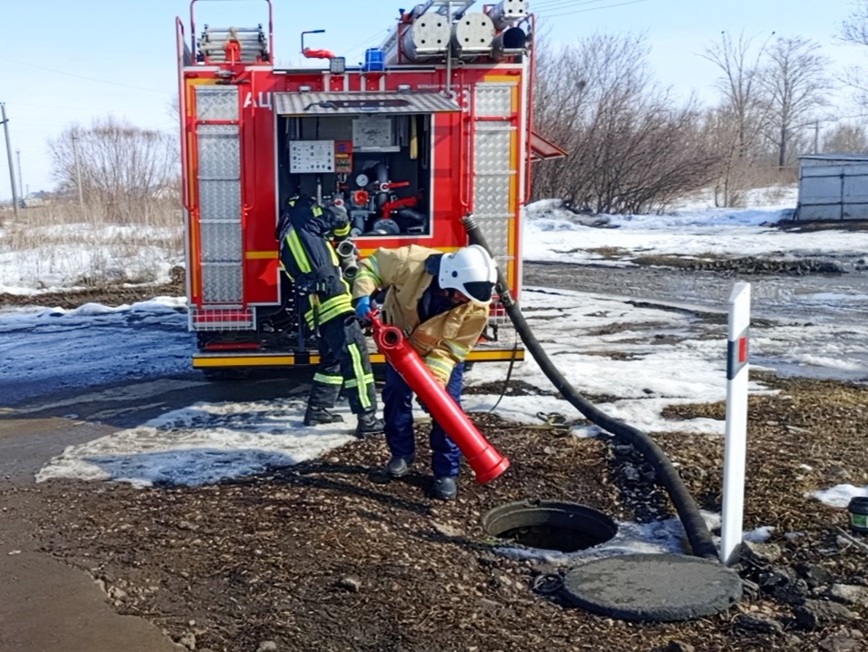 Отработка нормативов в большечерниговской пожарно‑спасательной части № 133