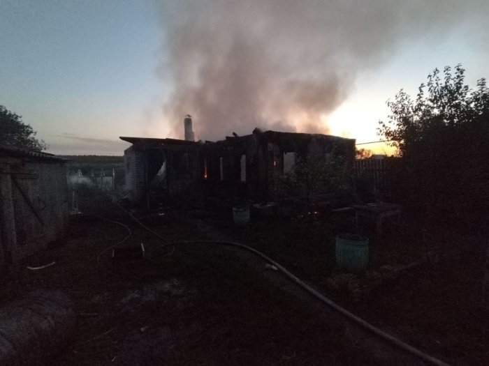 Огнеборцы Кинель-Черкасского района тушили пожар в селе Александровка