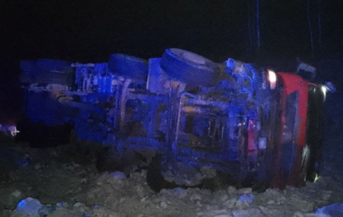 В Сергиевском районе произошел съезд в кювет большегруза