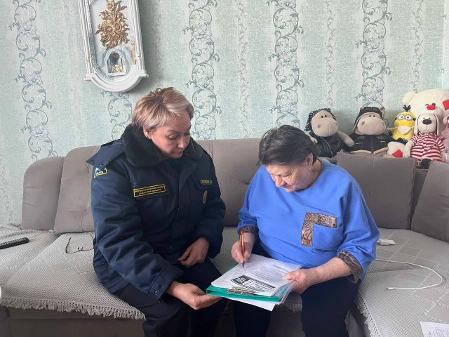 В Челно-Вершинском районе продолжается работа с населением