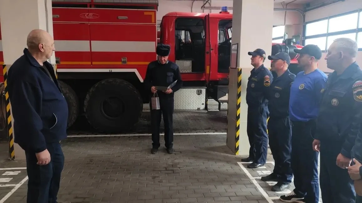 Ветераны пожарной охраны принимают поздравления