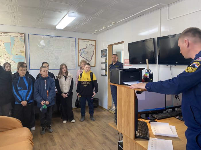 Школьники побывали на экскурсии в пожарной части