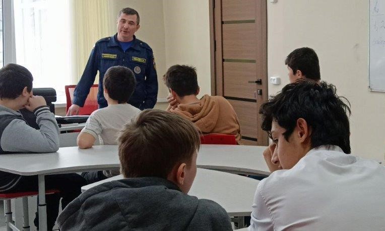 Специалисты пожарно-спасательного отряда № 48 провели профилактические беседы