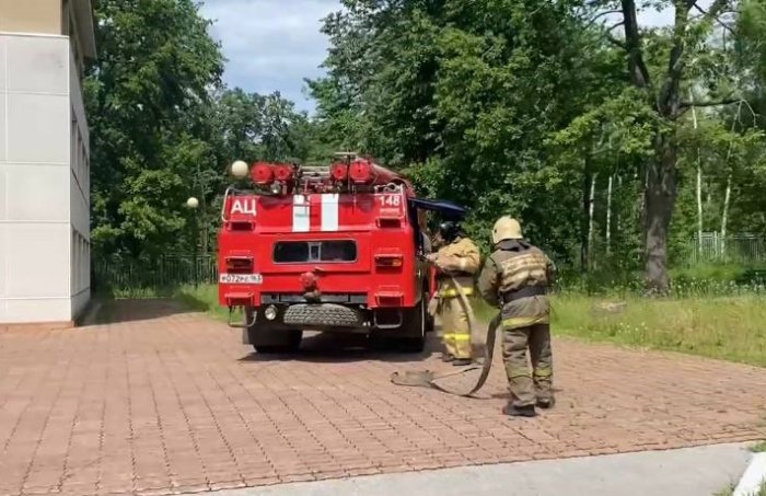 В Ставропольском районе умения и навыки при тушении условного пожара на социально значимом объекте с массовым пребыванием детей - Оздоровительном комплексе "Березка" отработали огнеборцы пожарно-спасательной части ПСЧ № 148 пожарно-спасательного отряда № 