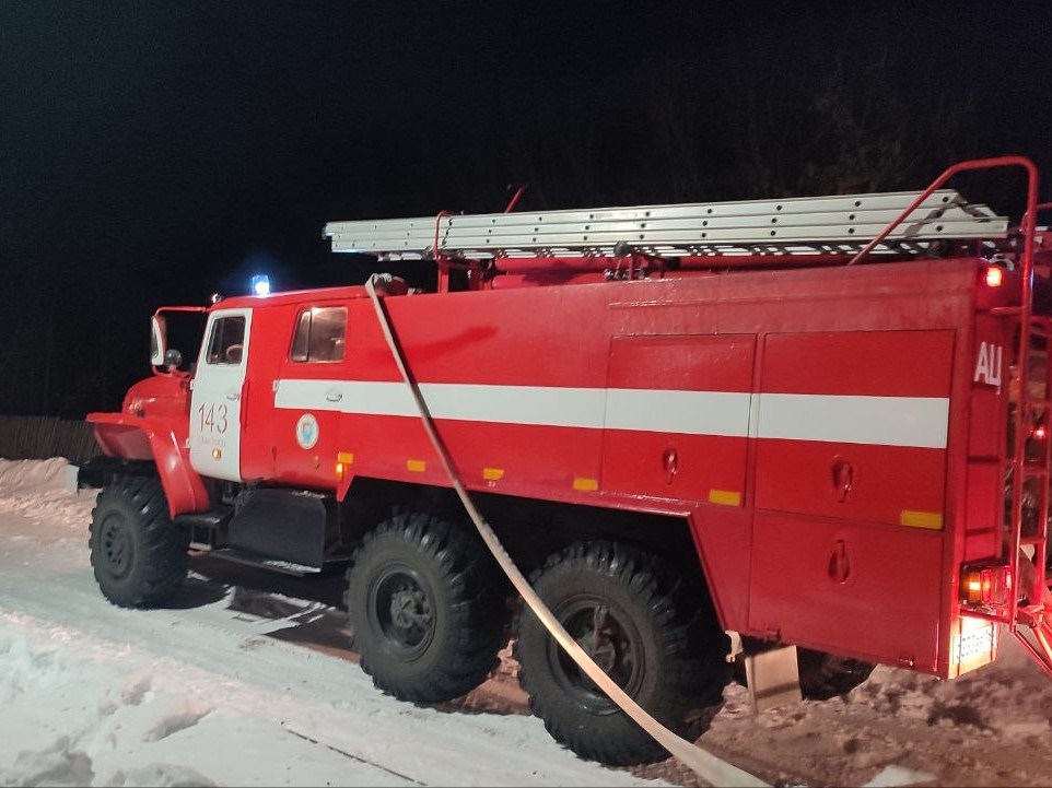 Вчера вечером в Челно-Вершинском районе загорелись 80 квадратных метров жилого дома
