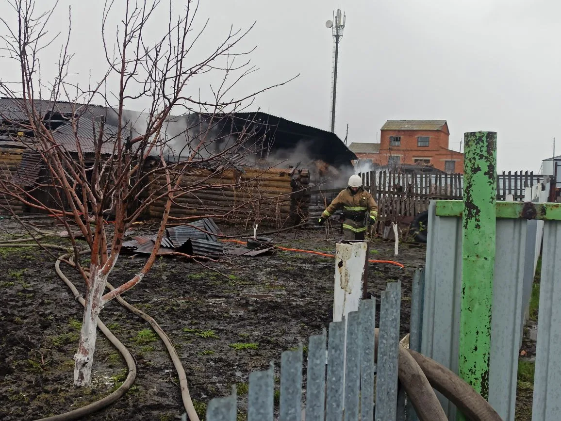 В Кошкинском районе загорелся сарай