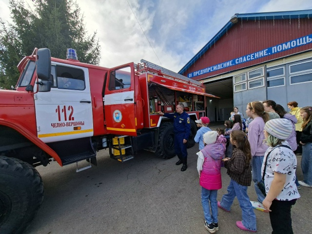 В гостях у огнеборцев побывали семьи с детьми из Челно-Вершинского района