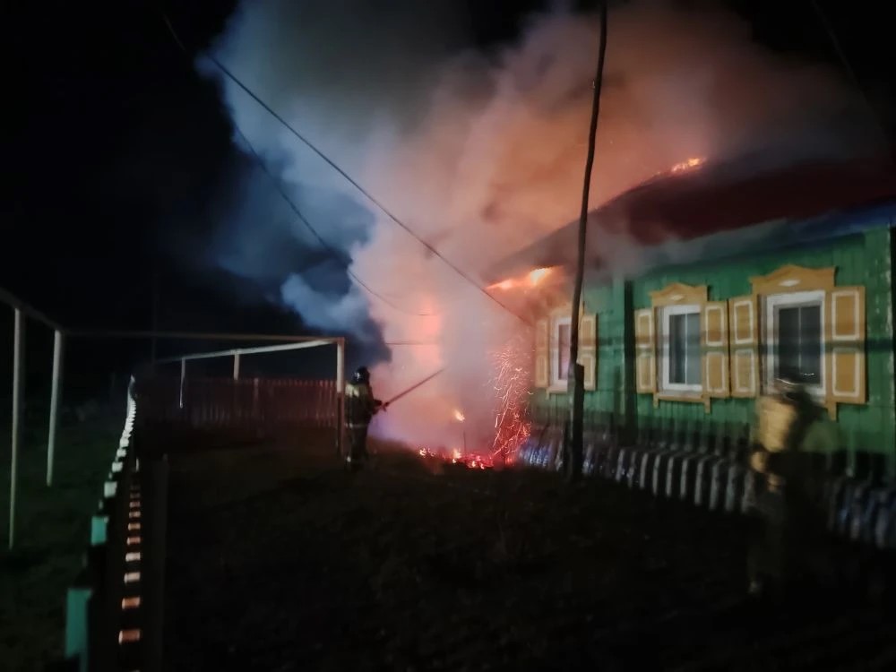 В Исаклинском районе горел жилой дом на площади 40 квадратных метров