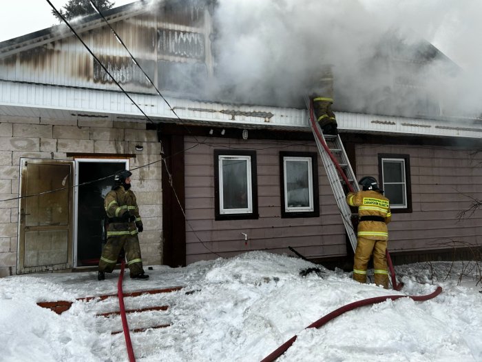 В Кинель-Черкасском районе произошло возгорание крыши частного дома