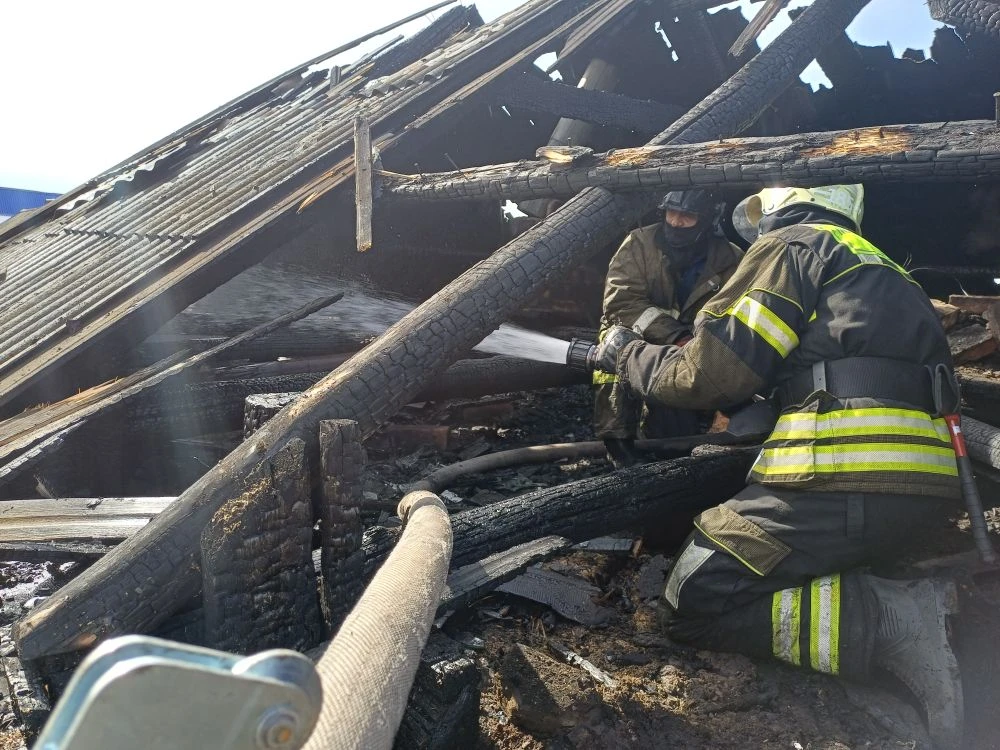Наши огнеборцы сегодня днем работали на пожаре по рангу 1-БИС