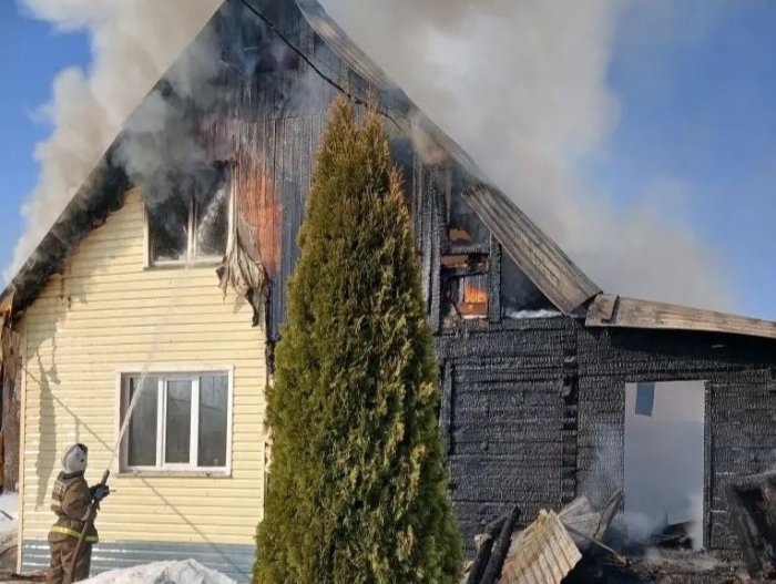 Возгорание дома на площади 120 квадратных метров произошло в Волжском районе