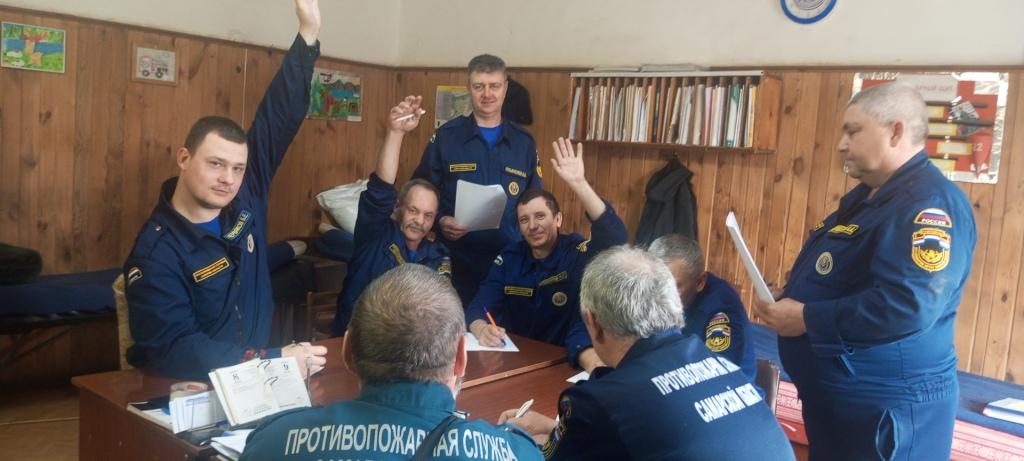 В Приволжском районе интеллектуальная игра объединила поколения пожарных