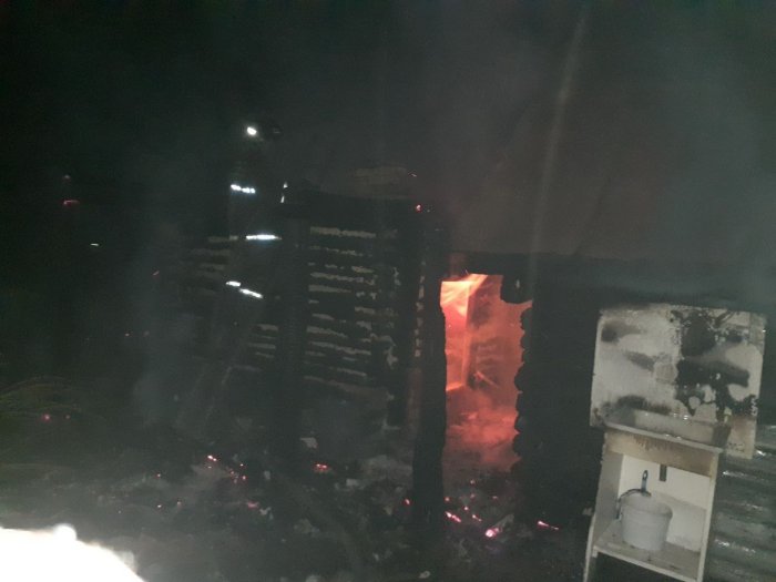 Сегодня ночью огнеборцы 42 Отряда ликвидировали возгорание бани