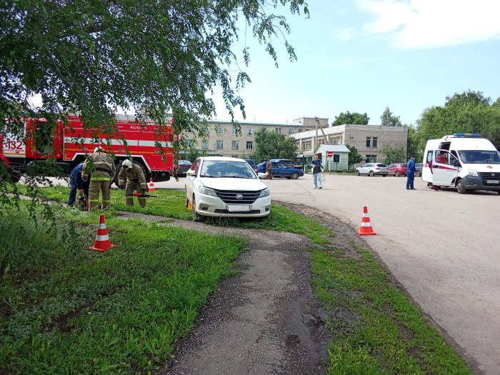 В Большеглушицком районе прошло пожарно-тактическое занятие по ликвидации последствий ДТП