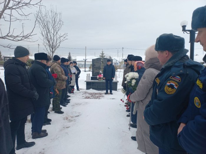 В Камышлинском районе прошла торжественно-траурная церемония к 37-й годовщине вывода советских войск из Республики Афганистан