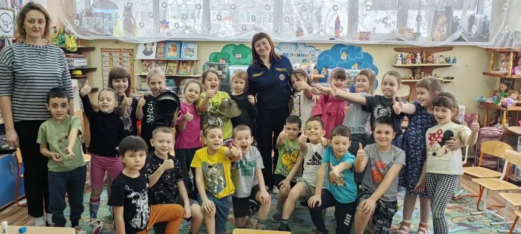 Инструктор противопожарной профилактики пожарно‑спасательного отряда № 34 Татьяна Дрыжова провела профилактическое занятие для воспитанников одного из детских садов города Кинель