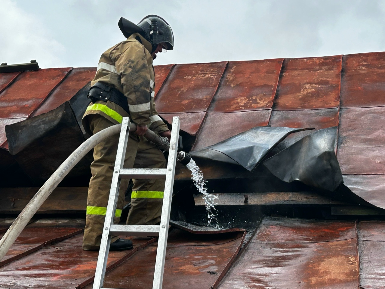 В Кинель-Черкасском районе горел дом на площади 45 квадратных метров