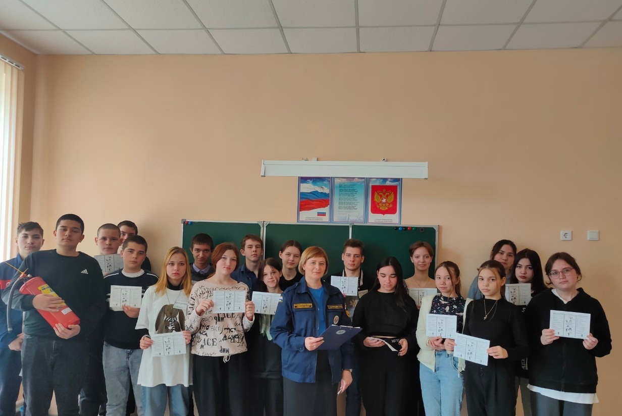 Инструктор противопожарной профилактики Оксана Ташлинцева рассказала школьникам о правилах поведения в чрезвычайных ситуациях 