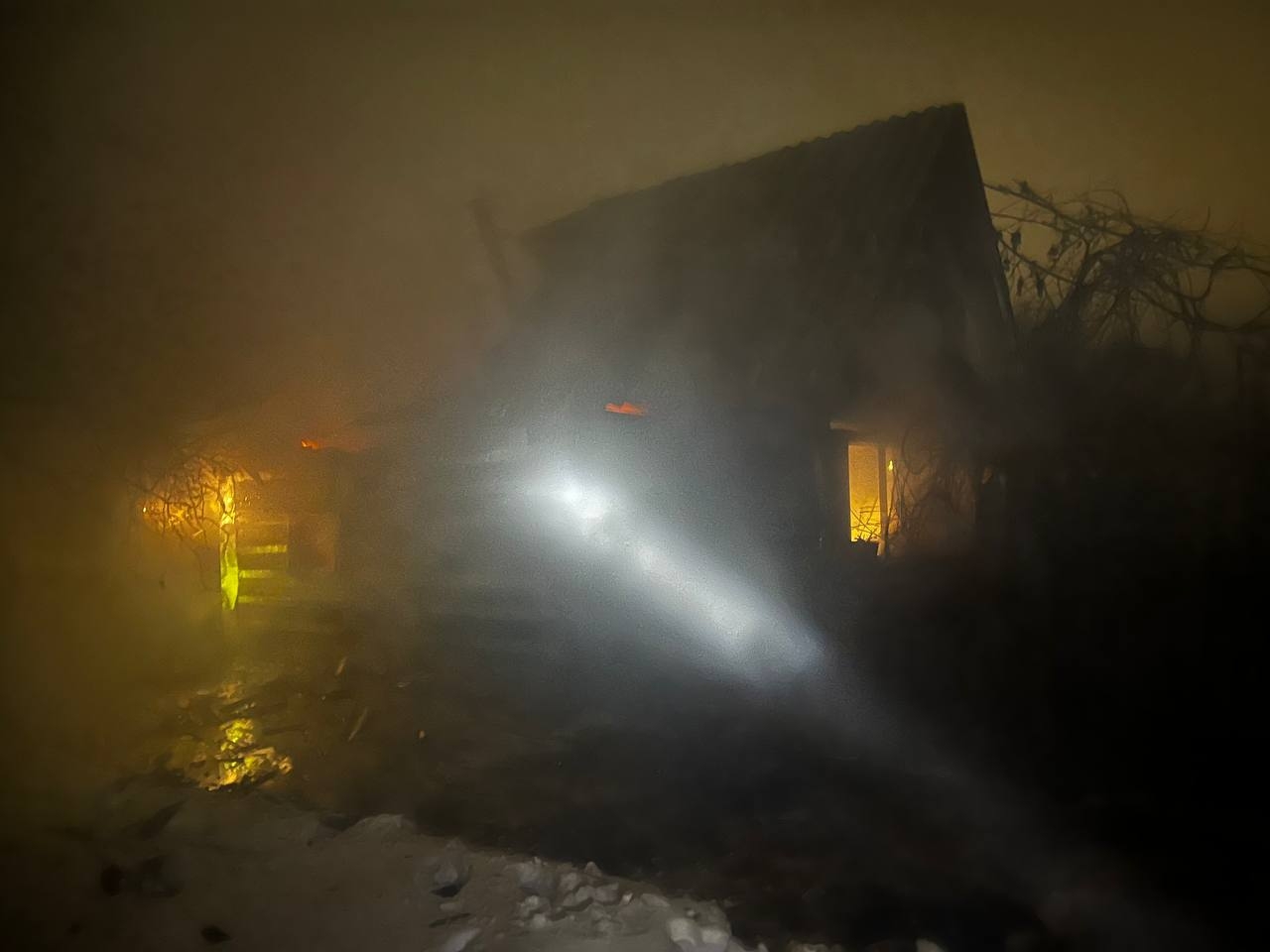 Сызранские огнеборцы несколько раз за дежурство выезжали на тушение пожаров