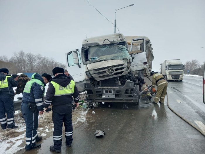 В Сызранском районе произошло   дорожно-транспортное происшествие с двумя большегрузами