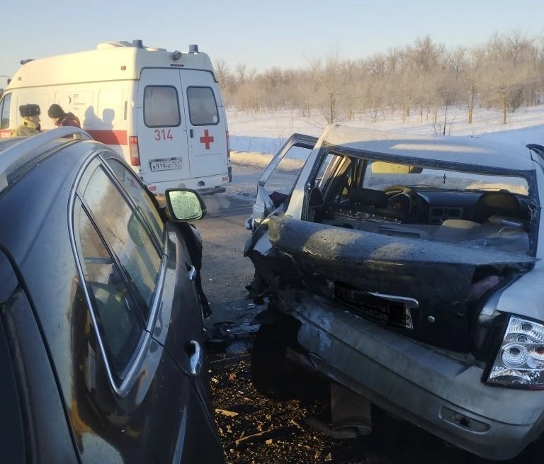 Сегодня на трассе Самара - Оренбург произошло столкновение двух автомобилей