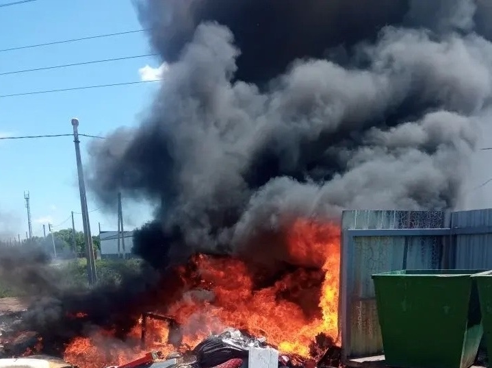 В Кинель-Черкасском районе горел мусор на площади 30 квадратных метров