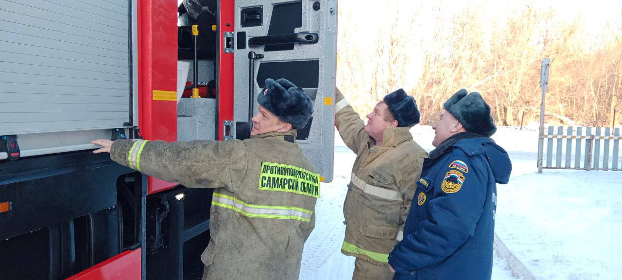 В преддверии Нового года пестравские и красноярские огнеборцы получили новую технику