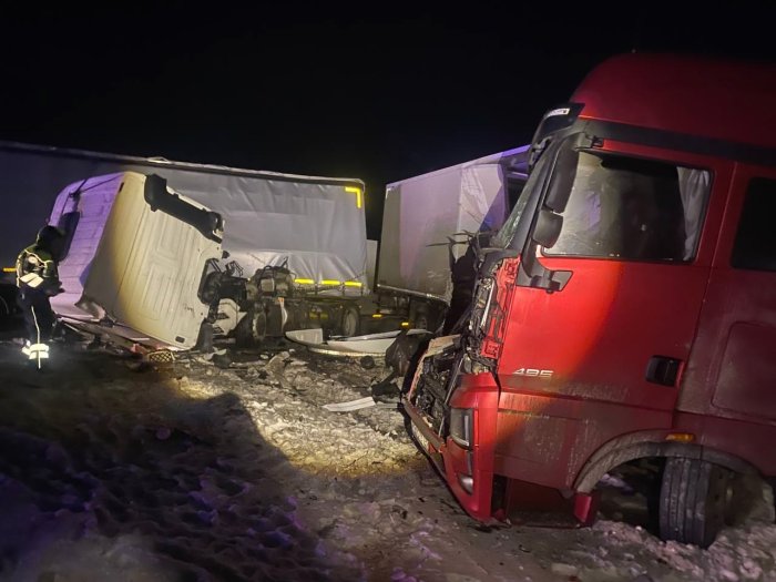 В Сызранском районе произошло столкновение двух грузовых автомобилей
