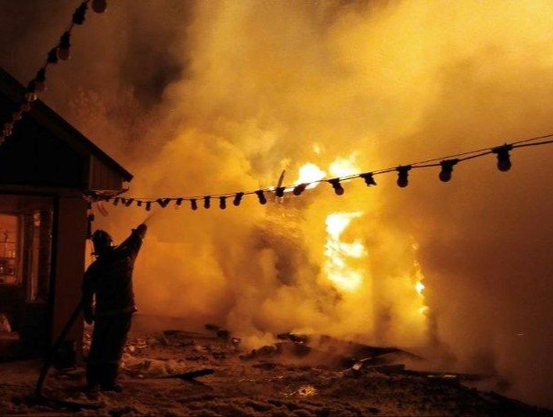 Пожар на площади 200 квадратных метров произошел в сельском поселении Колывань Красноармейского района