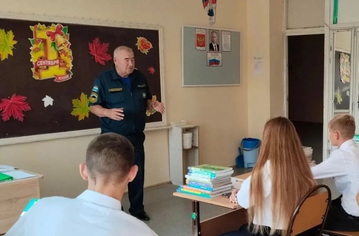 В образовательных учреждениях Красноярского района также проходят Уроки мужества