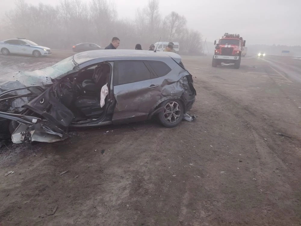 Сегодня утром красноярские пожарные-спасатели участвовали в ликвидации последствий ДТП