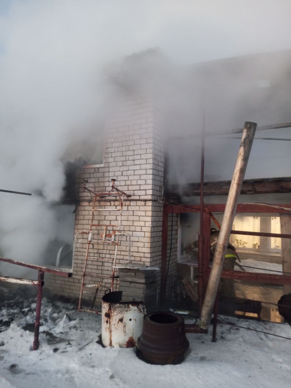 Сегодня утром в Красноармейском районе горела летняя кухня