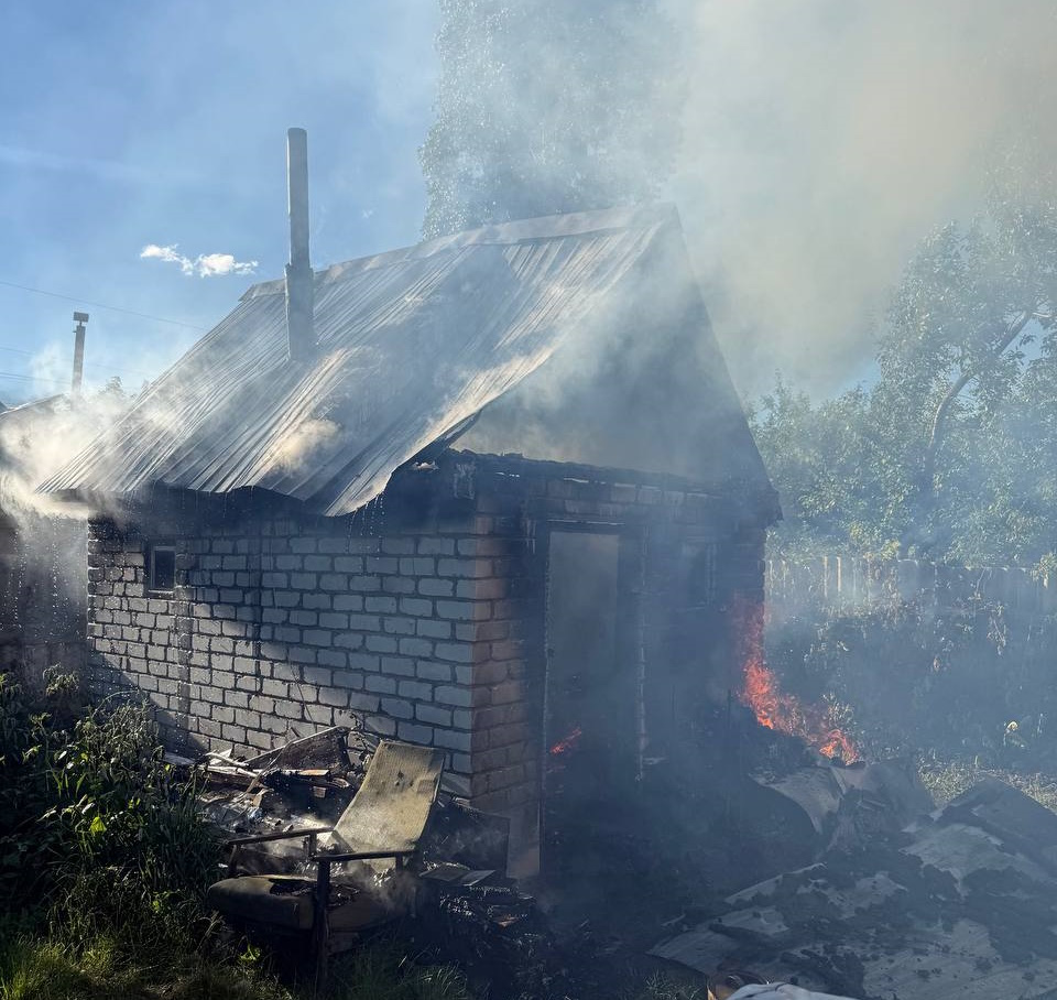 В Ставропольском районе во вторник вечером загорелась баня