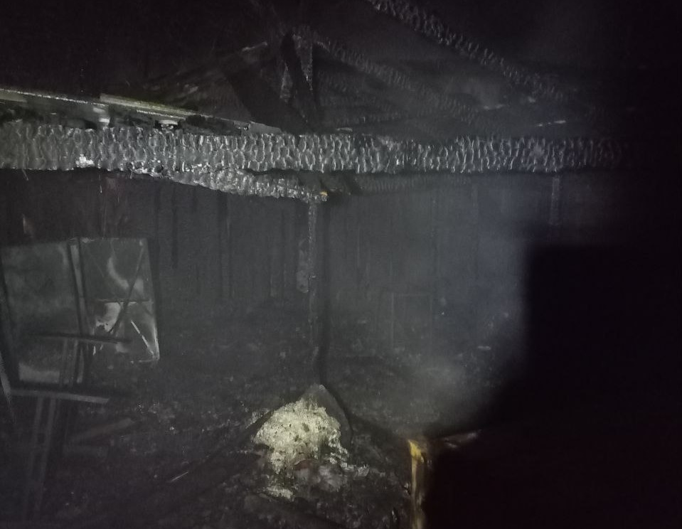 Вчера вечером в Хворостянском районе загорелся сарай