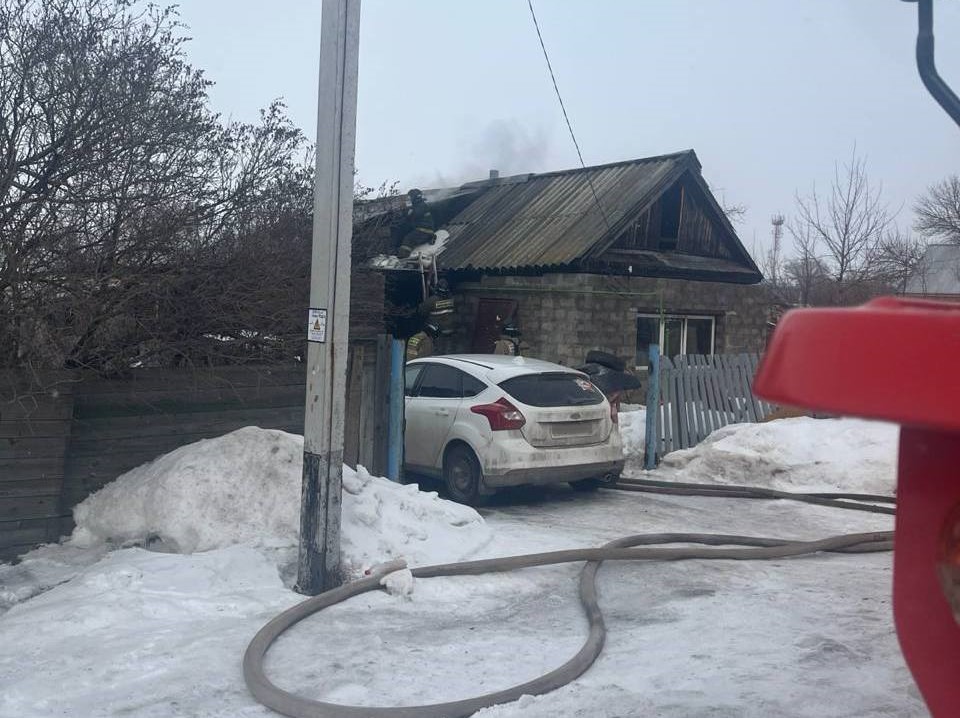 Сегодня в Приволжском районе огнем был объят дом на площади 60 квадратных метров