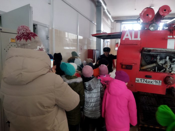 Школьники – частые гости у красноярских огнеборцев
