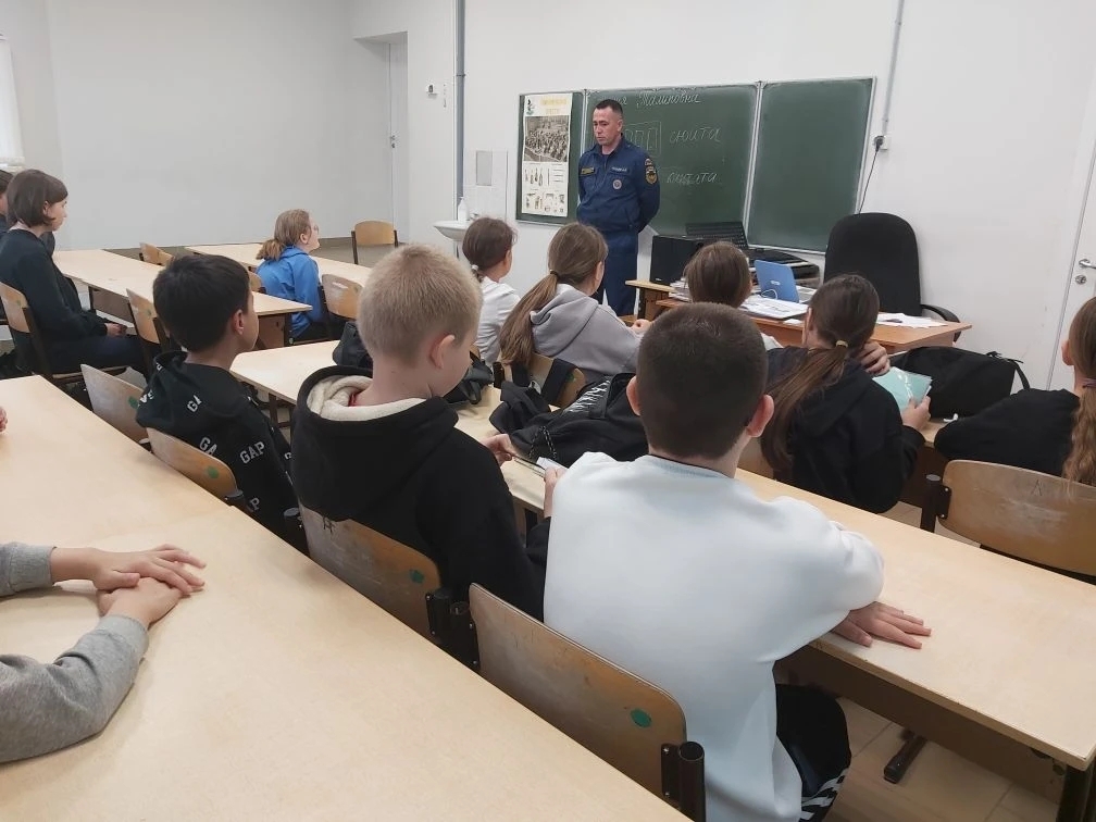 В рамках памятных мероприятий, приуроченных к 40‑летию аварии на Чернобыльской атомной электростанции, в челно‑вершинской средней школе состоялся открытый урок
