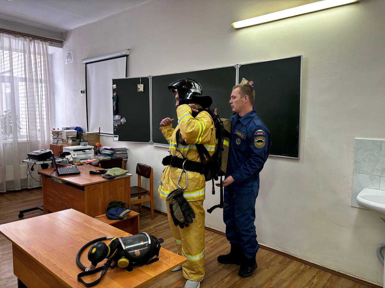 Похвистневские школьники познакомились с профессией пожарного