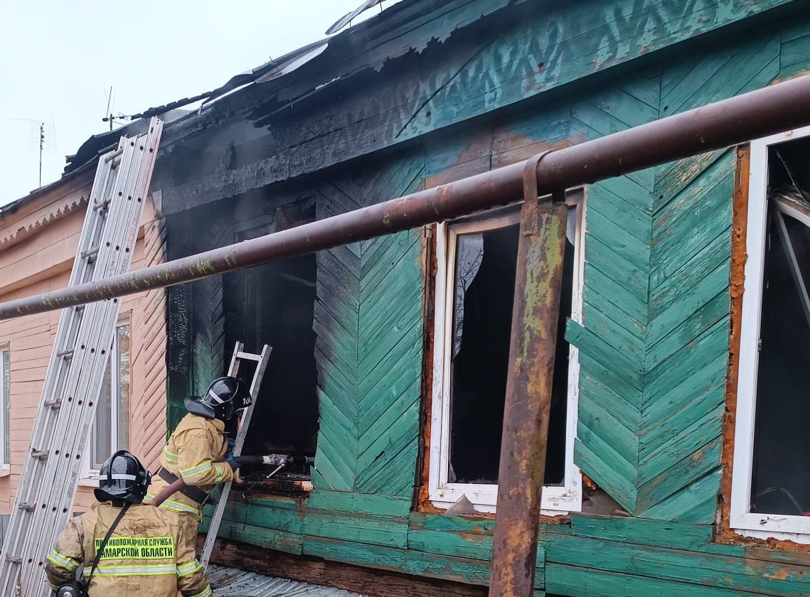 В воскресенье в Нефтегорском районе загорелся дом В воскресенье в Нефтегорском районе загорелся дом