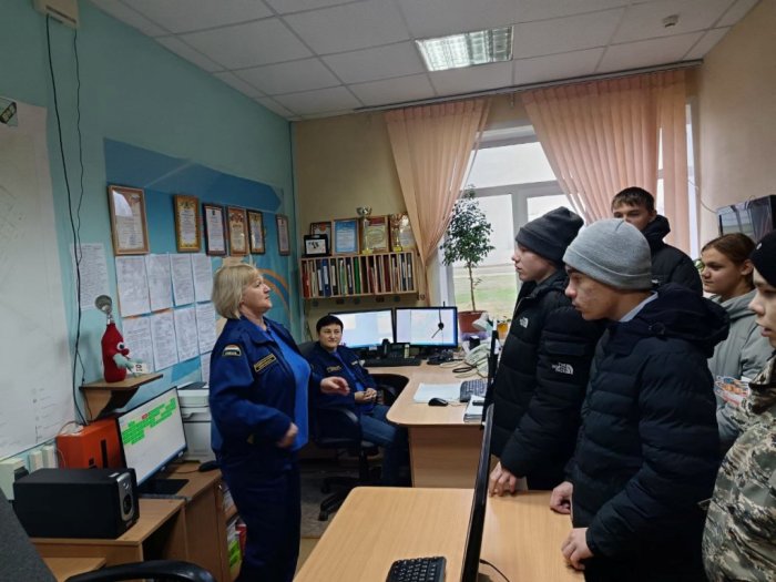 В Приволжском районе наши огнеборцы встретились с юными жителями села Обшаровка