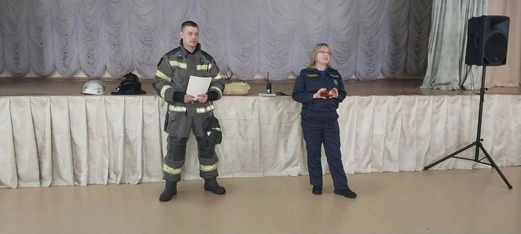 Урок пожарной безопасности прошел в одной из школ Елховского района