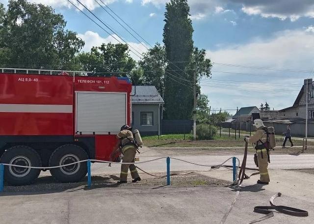 Пожарно-тактическое учение прошло в Большеглушицком районе